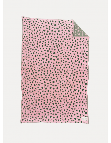 Pebbles Beach Towel | Pink & Green est présent 